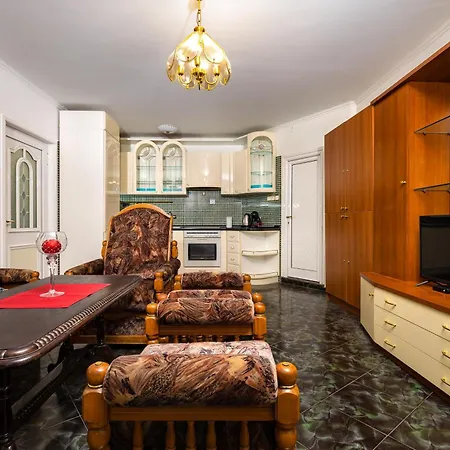 A Nostalgic Getaway In Plovdiv's Historic Quarter By Flat Mаnager Apartment